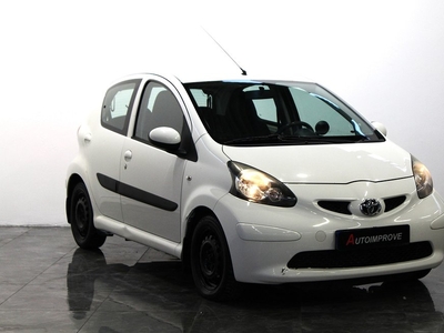 Toyota Aygo 1.0 VVTi 68HK AUTOMAT 5-DÖRRAR NYBESIKTIGAD LÅGSKATT