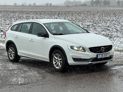 Volvo V60 Cross Country D3 Momentum Euro 6 | NYBES