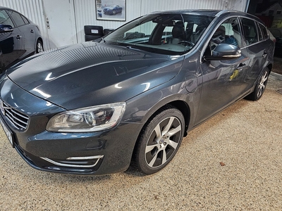 Volvo V60 D6 Plug-in Hybrid AWD Geartronic Summum Euro5 DRAG