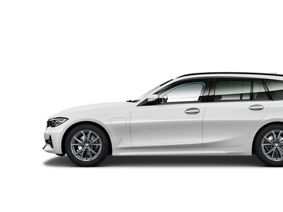 BMW 330e Touring Automat Sport Line Adaptiv farthåll. 6,95% Ränta