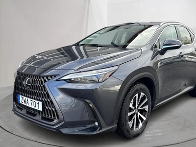 Lexus NX 350h AWD (242hk)