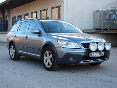 Skoda Octavia Scout 2.0 TDI 4x4 Euro 5 DRAGKROK DSG 140hk