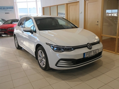 Volkswagen Golf 1.5 TSI 150hk P-Värmare Drag Navi Kamera PDC