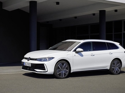 Volkswagen PassatSportcombi TSI DSG Business Drag Värmare 2024, Personbil