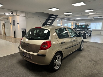 Renault Clio Halvkombi 1.2 Endast 9900 Mil