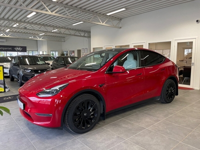 Tesla Model Y Long Range AWD Moms