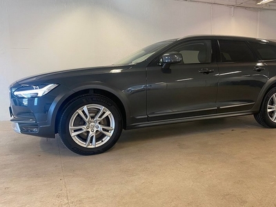 Volvo V90Cross Country D4 AWD Momentum GPS Skinn Drag VOC 2017, Kombi