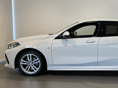 BMW 118 i M-Sport Parkeringssensorer Farthållare Navi