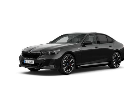 BMW 550e xDrive Sedan B&W 21