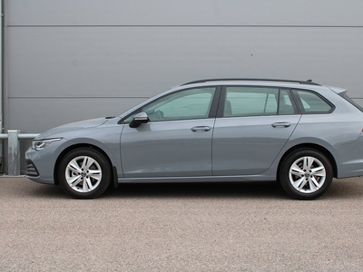 Volkswagen Golf SC 1.5 eTSI DSG Drag Värmare Backkamera Moms