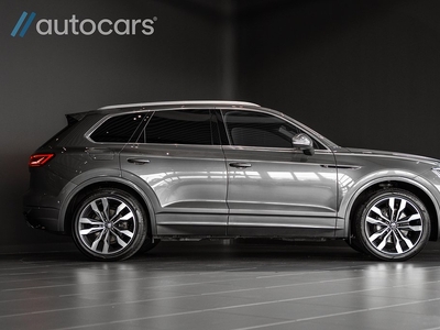 Volkswagen Touareg R-line|Leasbar|HUD|Night vision|*SE UTR*