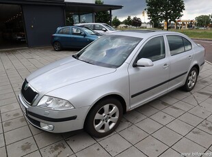 Skoda Octavia II 1.6 FSI 115hk Rep Objekt Farthållare Drag Glastaklucka Svensk