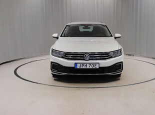 Volkswagen Passat GTE 218hk Värmare Dragkrok Navi Kamera