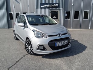 Hyundai i10 1.2 87 HK Premium Svensksåld Nyservad 1 Ägare