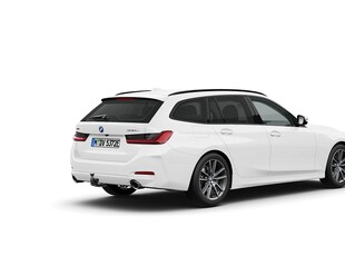 BMW 330e xDrive Touring LCI/ Adaptiv farth. / V-HJUL / 4,95%