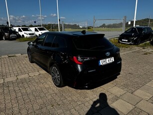 Toyota Corolla TOURING SPORTS STYLE HYBRID LÄDER 2-ÅRS GARANTI