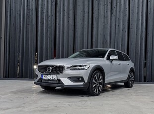 Volvo V60 Cross Country B4 AWD Inscription|Pano|H/K|Läder|360|