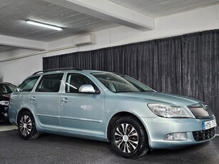 Skoda Octavia Kombi 1.6 TDI Elegance Ny kamremsats Ny servad