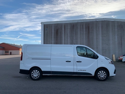 Renault trafic SKÅPBIL 2.7T 1.6 DCI 125HK L2 Momsbil Euro6 PARKERINGSKAMERA