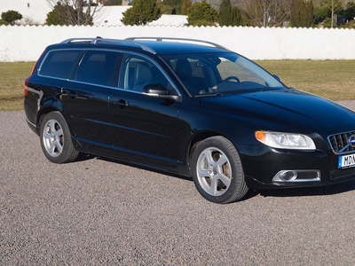 Volvo V70 D5 AWD Summum 1 ägare sedan ny & nya däck