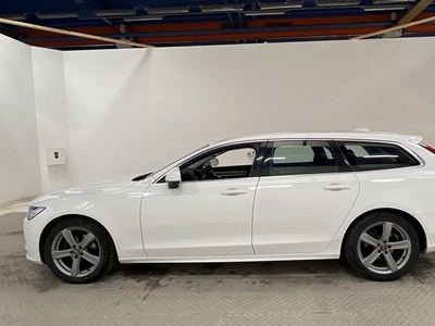 Volvo V90D3 Momentum Adv D-värme VOC Navi 2019, Kombi