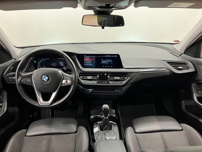 BMW 118 i Sportline Cockpit PDC Navi 140hk