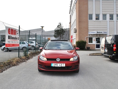 Volkswagen Golf 5-dörrar nyserv,nykamrem, backkamera,pano