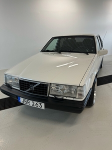 Volvo 940 2.3 GL I Låga mil I Goldwheels I Baslåda