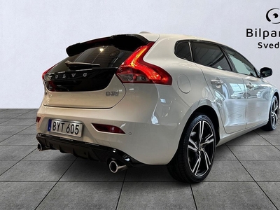 Volvo V40 D3 Automat R-Design / Navi / Kamera / Black Optik