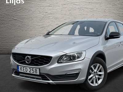 Volvo V60Cross Country D3 Momentum Business E 2016, Kombi