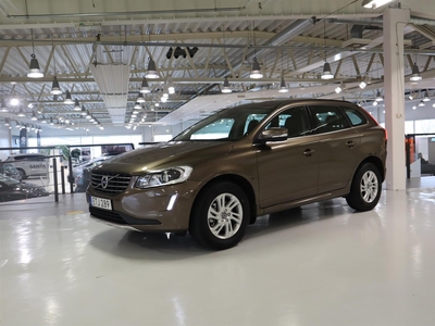 Volvo XC60 D4 AWD 181hk Momentum Drag Skinnklädsel Navi