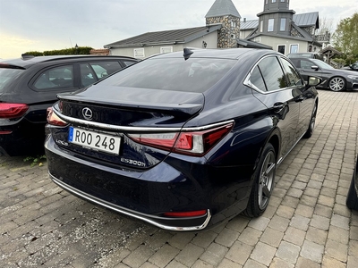 Lexus ES 300h 2.5 E-CVT, 218hk