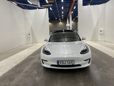 Tesla Model 3 Performance AWD 513hk Autopilot Svensksåld