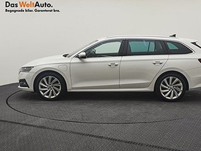 Skoda Octavia Kombi iV Style 1.4 TSI 204Hk |Panorama |Dcc |Värma