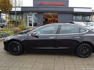 Tesla Model 3 Long Range Dual Motor AWD Momsbil Autopilot Svensksåld 1 Ägare