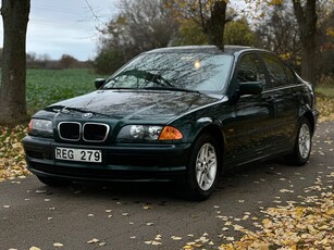 BMW 318 i Svensksåld ACC, Dragkrok, Alu-fälgar.