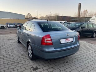 Skoda Octavia 1.6 MPI 102hk | NYSERVAD NYBESIKTAD SoV-hjul