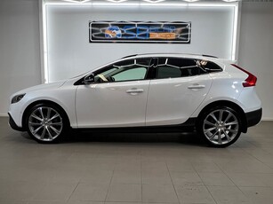 Volvo V40 Cross Country T4 AWD 190hk Summum H/K B-kam Pano