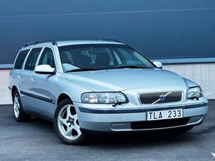 Volvo V70 2.4 Besiktigad , ny kamrem , Dragkrok mm