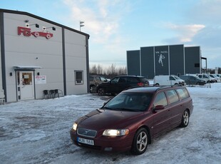 Volvo V70 2.5T 210 hk Momentum M-Värmare Drag Nybesiktigad