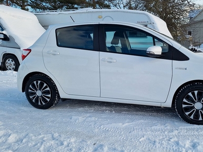 Toyota Yaris Hybrid e-CVT Euro 6 * Endast 1580 mil