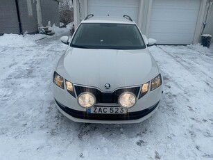 Skoda Octavia Kombi 2.0 TDI 4x4 Värmare Nyservad Krok