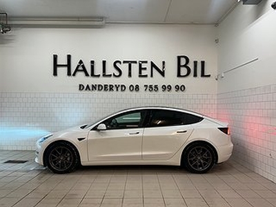 Tesla Model 3 Long Range AWD 1Äg Moms Autopilot Drag Svensksåld