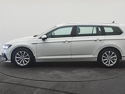 Volkswagen Passat Sportscombi GTE DSG P-värmare/Drag/Navigation