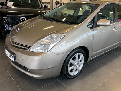 Toyota Prius1.5 VVT-i 3CM CVT 2005, Halvkombi