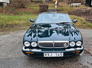 Jaguar XJ 4.0 V8 Sovereign 284 hk Svensksåld Tre brukare