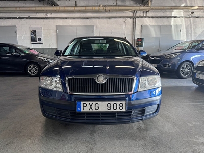 Skoda Octavia 1.6 MPI Sedan Låg Mil NyBesiktigad PDC (102hk)