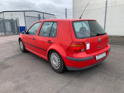 Volkswagen Golf 5D 1.6 SoV 101hk