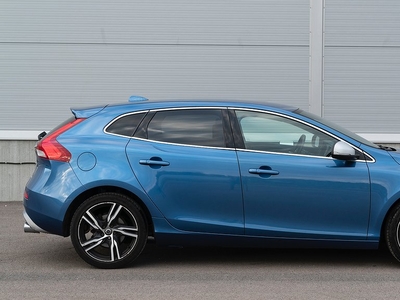 Volvo V40 T3 Geartronic Momentum, R-Design Euro 6