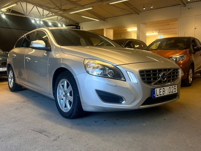 Volvo V60 T3 Momentum / Drag / Ny BES